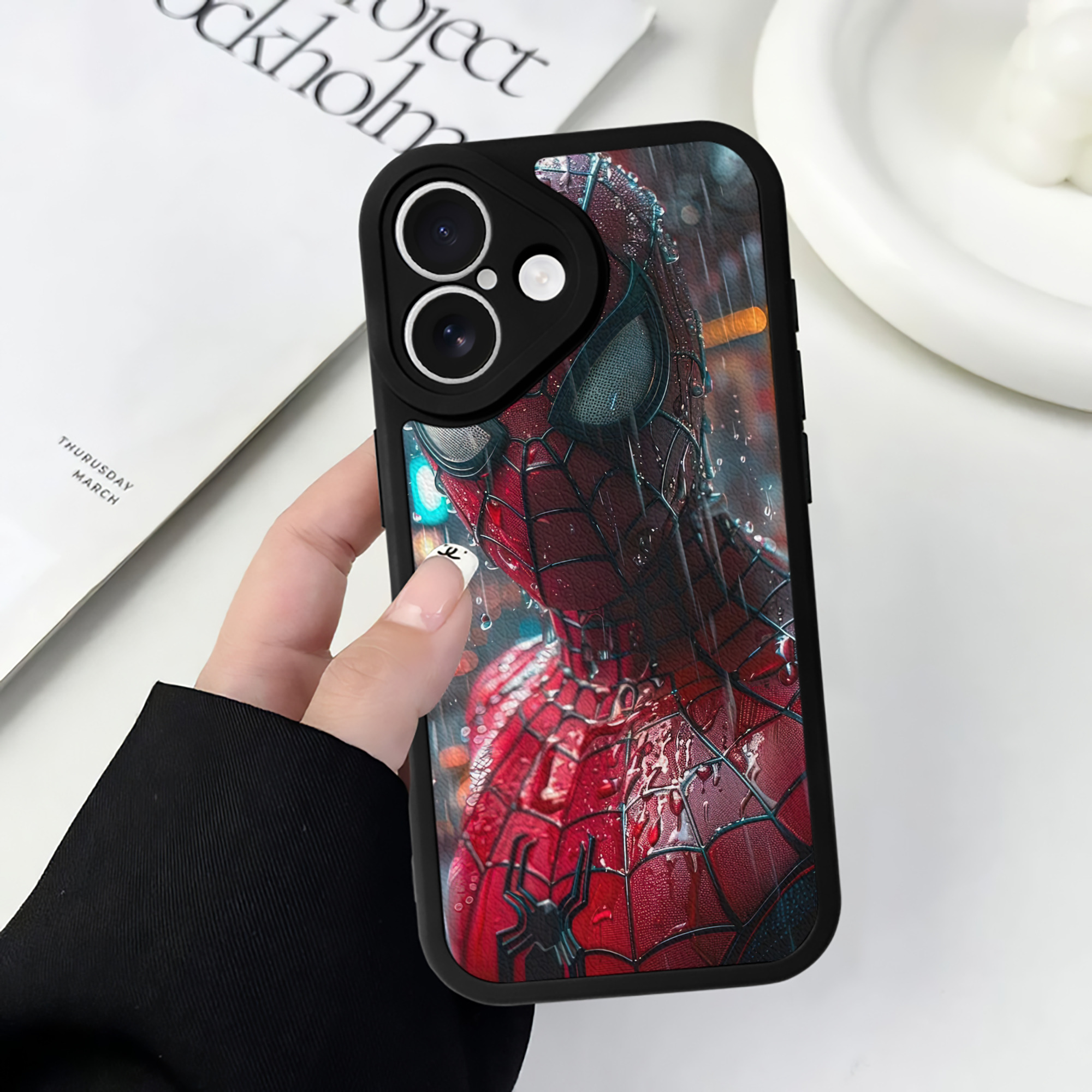 Spider Man スパイダーマン 【iPhone 16シリーズ対応】シリコンスマホケース（レザー調） 材質：シリコン